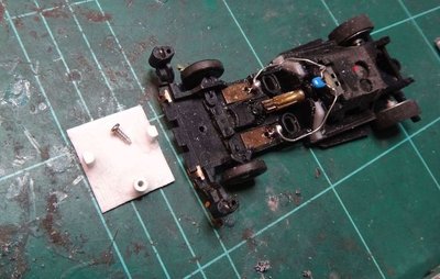 dünne Kunststoffplatte...leicht...eine Schraube !