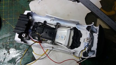 Saleen innen Atrappe motor.jpg