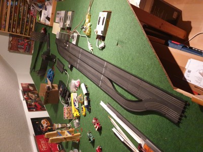 20201116_203919.jpg (4.63 MiB) 8141 mal betrachtet Boxengasse mit STZ, geregelte Trafos light, passen auch wieder schön in die Versenkungen, weil kleine Trafos