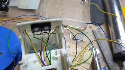 Kabine mit Leds und Kollisionstaster versehen und verkabeln