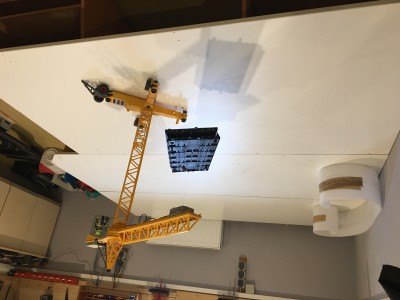 87B05E60-8DB7-4197-B5AE-32985776D695.jpeg (1.68 MiB) 4765 mal betrachtet Die ersten Fertigelemente der Rennstrecke werden verlegt.