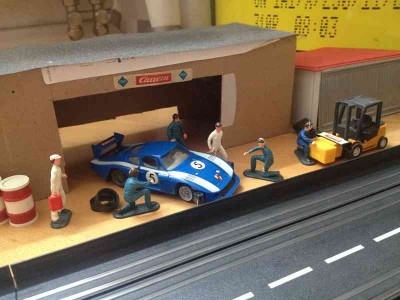 klein-IMG_3925.JPG (32.54 KiB) 2344 mal betrachtet Letzte Handgriffe am Porsche