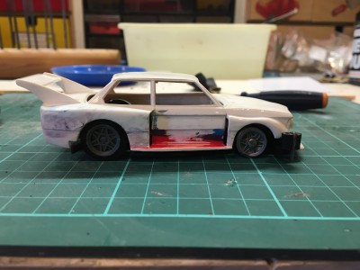 8A507749-03F9-4F1C-A1C0-F2E0C0D5671B.jpeg (1.88 MiB) 5087 mal betrachtet Heck und Front erwärmt und hochgezogen. Trotzdem noch die Radkästen ausgedremelt.