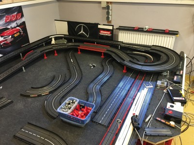 C36B9649-C796-405C-B7F6-237C41C5C596.jpeg (2.59 MiB) 7279 mal betrachtet Nei, in die Schikane - und wieder raus