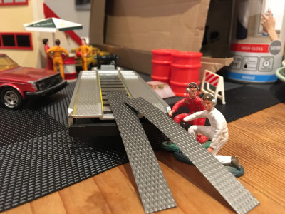 IMG_1964.JPG (2.07 MiB) 8010 mal betrachtet Schnell noch die Auffahrrampen festzurren und dann...