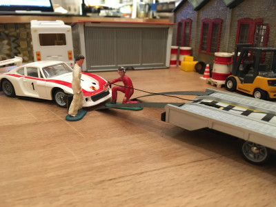 IMG_1967.JPG (1.82 MiB) 8010 mal betrachtet schnell befestigt Heinz das Seil der Winde am Porsche