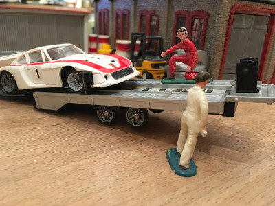 IMG_1968.JPG (1.95 MiB) 8010 mal betrachtet Die Winde Knarzt und knirscht aber nach einigen Minuten ist der Fang verladen.